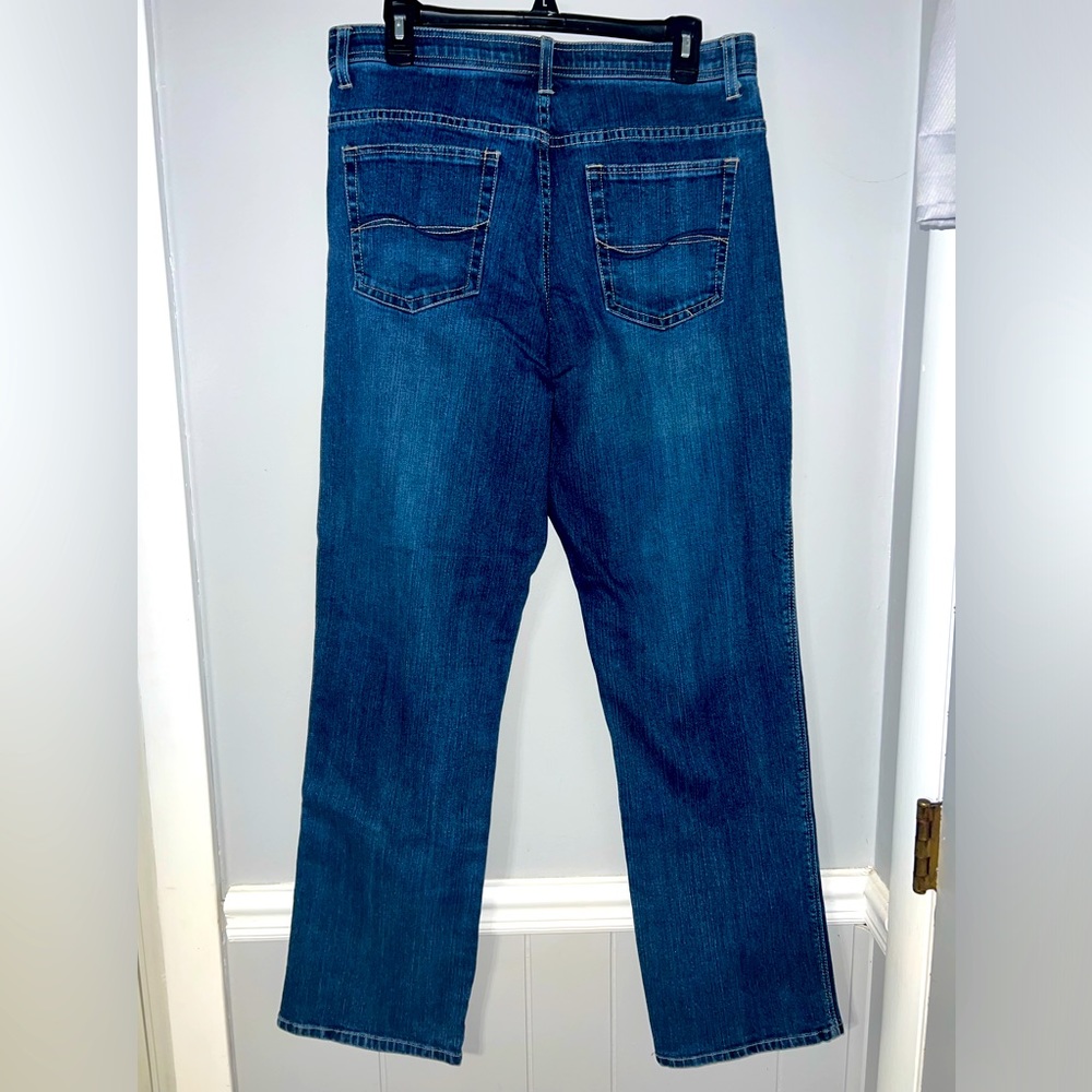 Woman's Lee comfort waistband stretch blue jeans size 16 Long. Like new